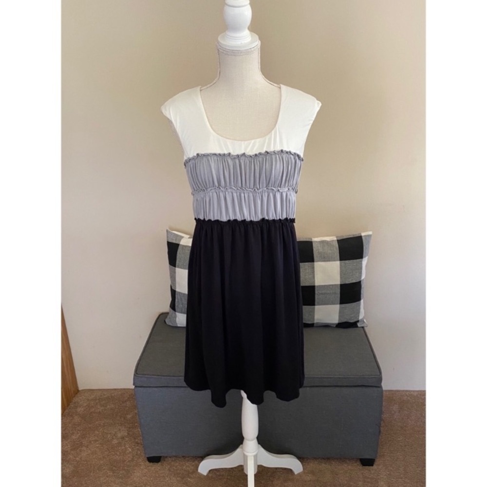 🔥3/$24🔥Spense dress with smocked top size Large. 37” long.